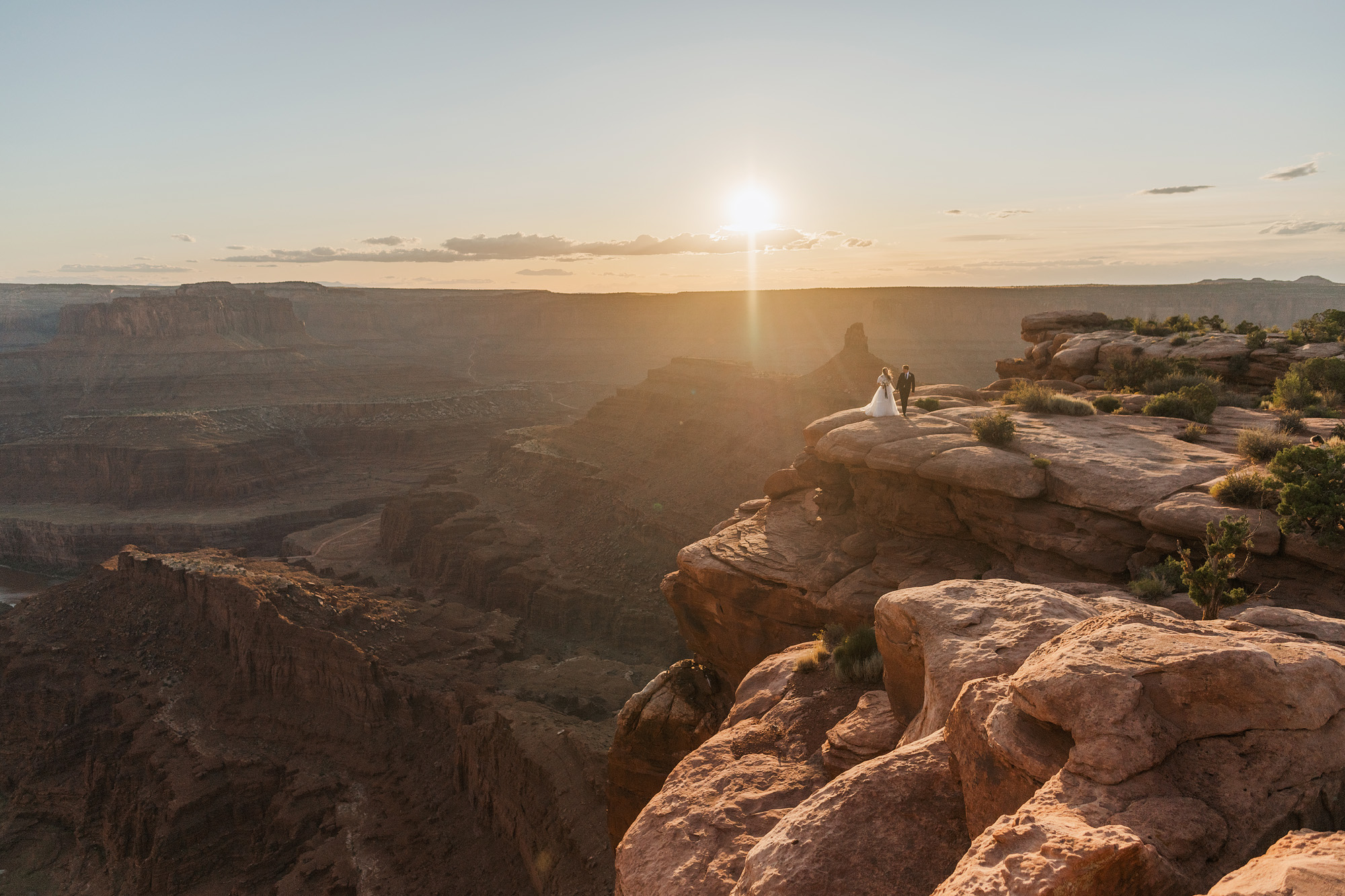 Dead Horse Point wedding couple - Southern Utah